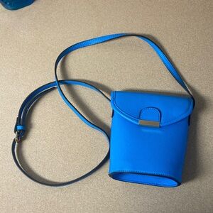 Imoshion Vibrant Blue Pebbled Crossbody Phone Pouch